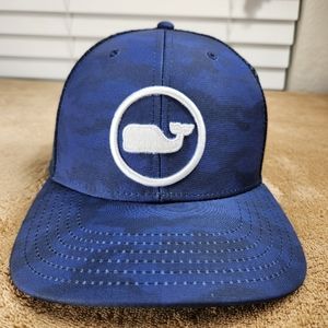 Vinyard vines NWT Camouflage Whale dot trucker hat in a navy blue.